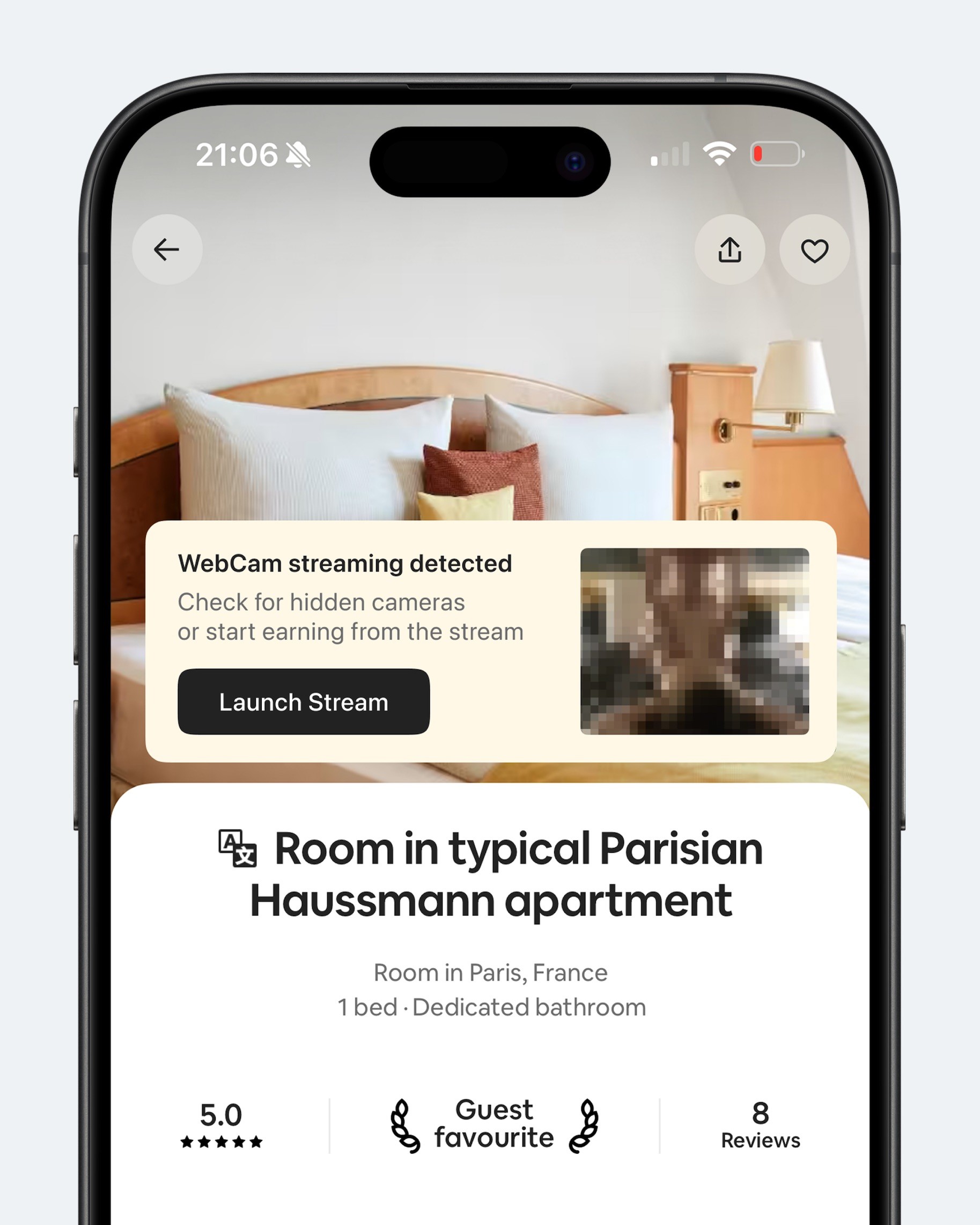 Концепт: интерфейс Airbnb с уведомлением о вебкам-стриминге в квартире и опцией проверки скрытых камер