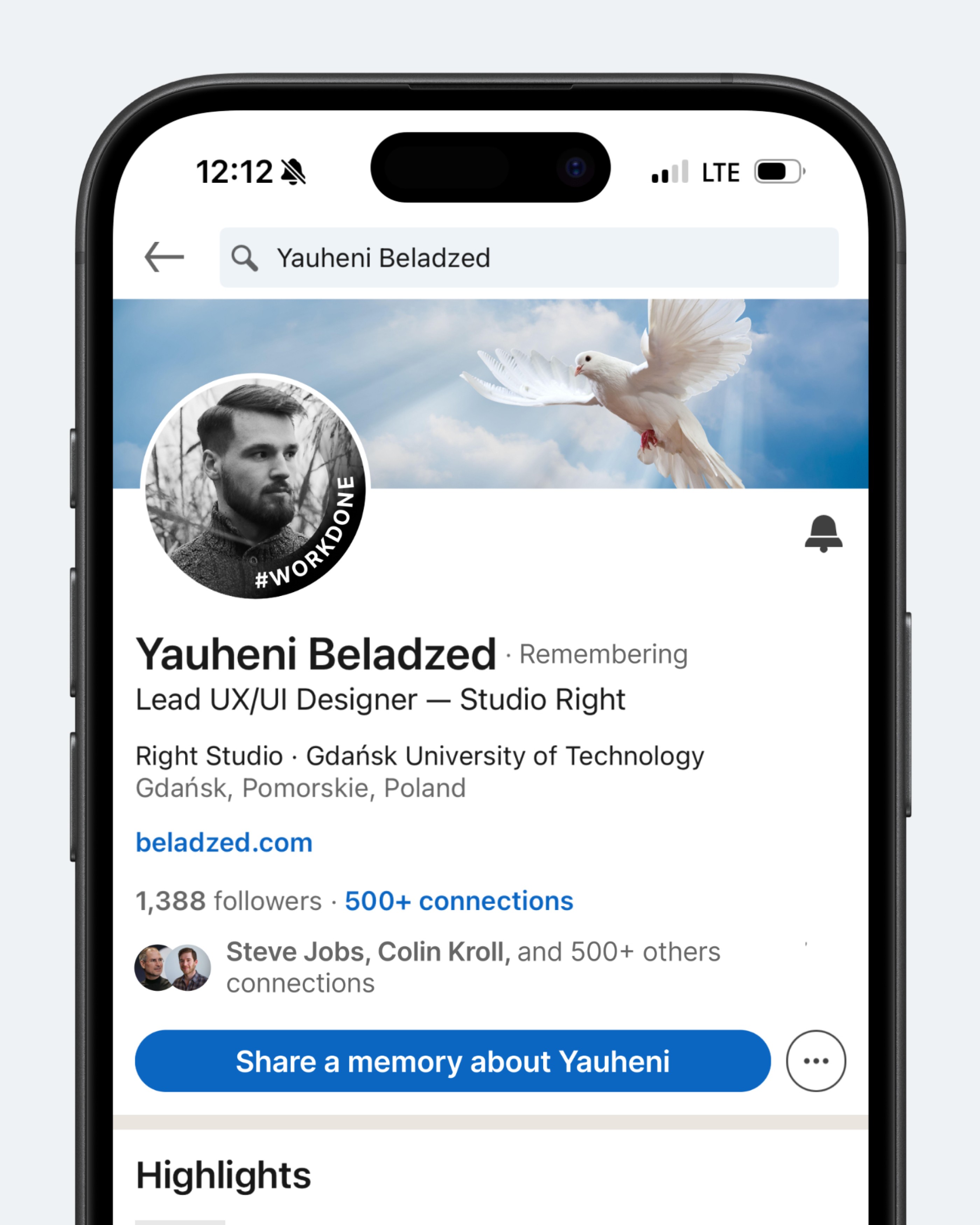Концепт: профиль LinkedIn умершего пользователя с меморильной лентой и кнопкой поделиться воспоминанием