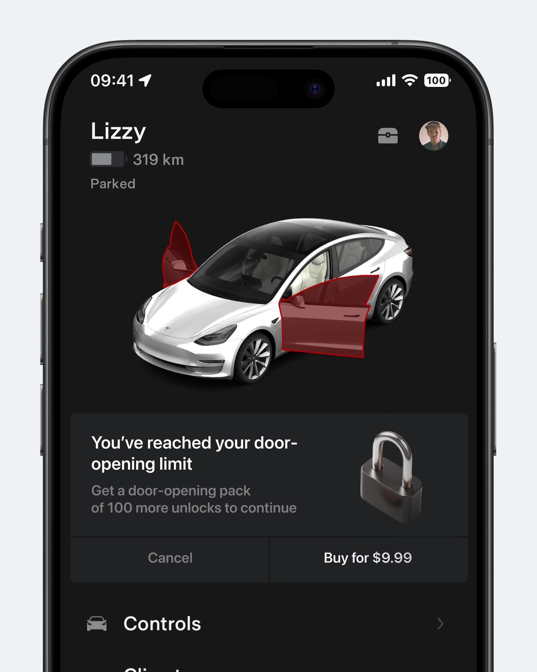 Концепт: приложение Tesla с уведомлением о достижении лимита открытия дверей машины