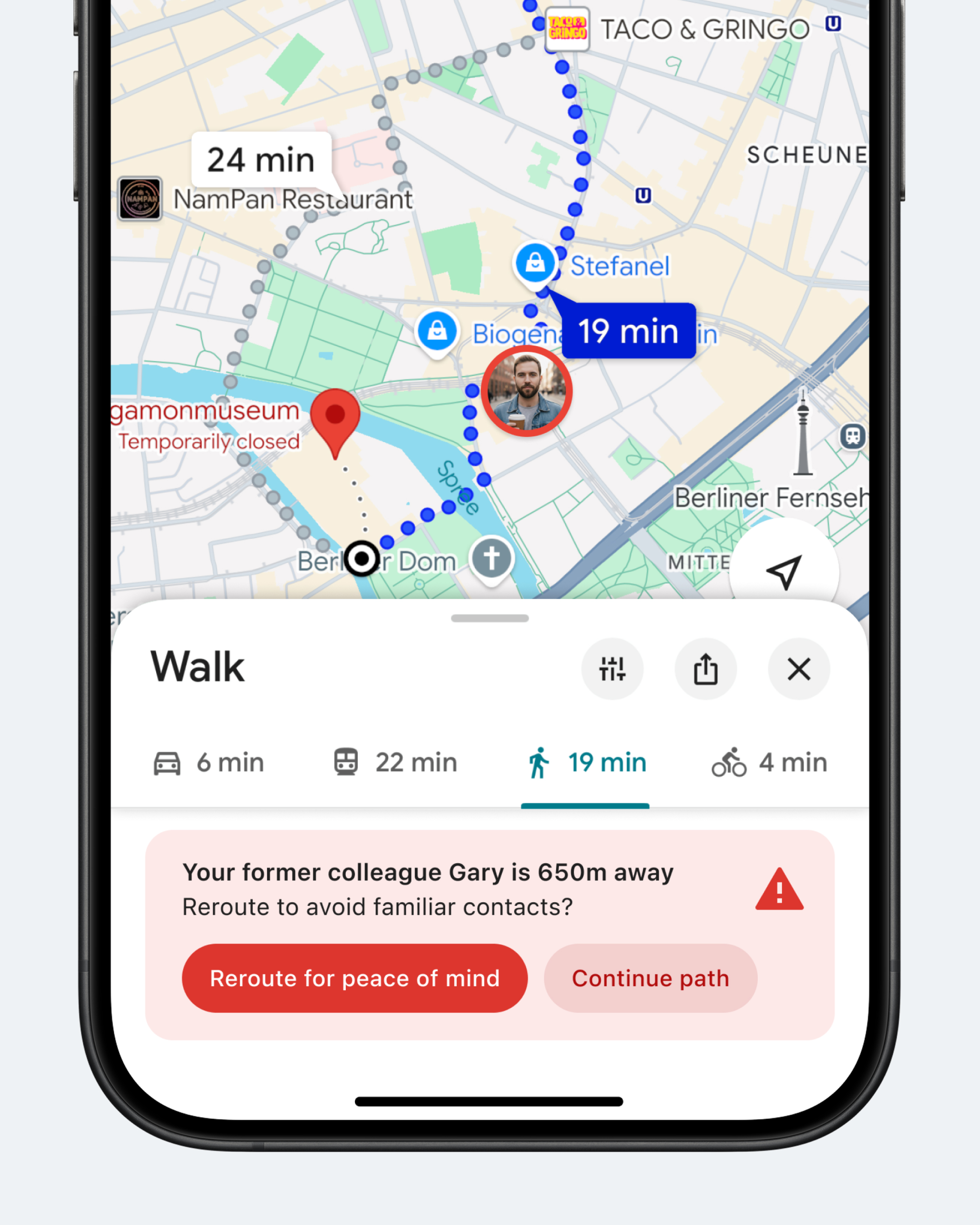 Концепт: Google Maps предупреждает о знакомом поблизости и предлагает изменить маршрут