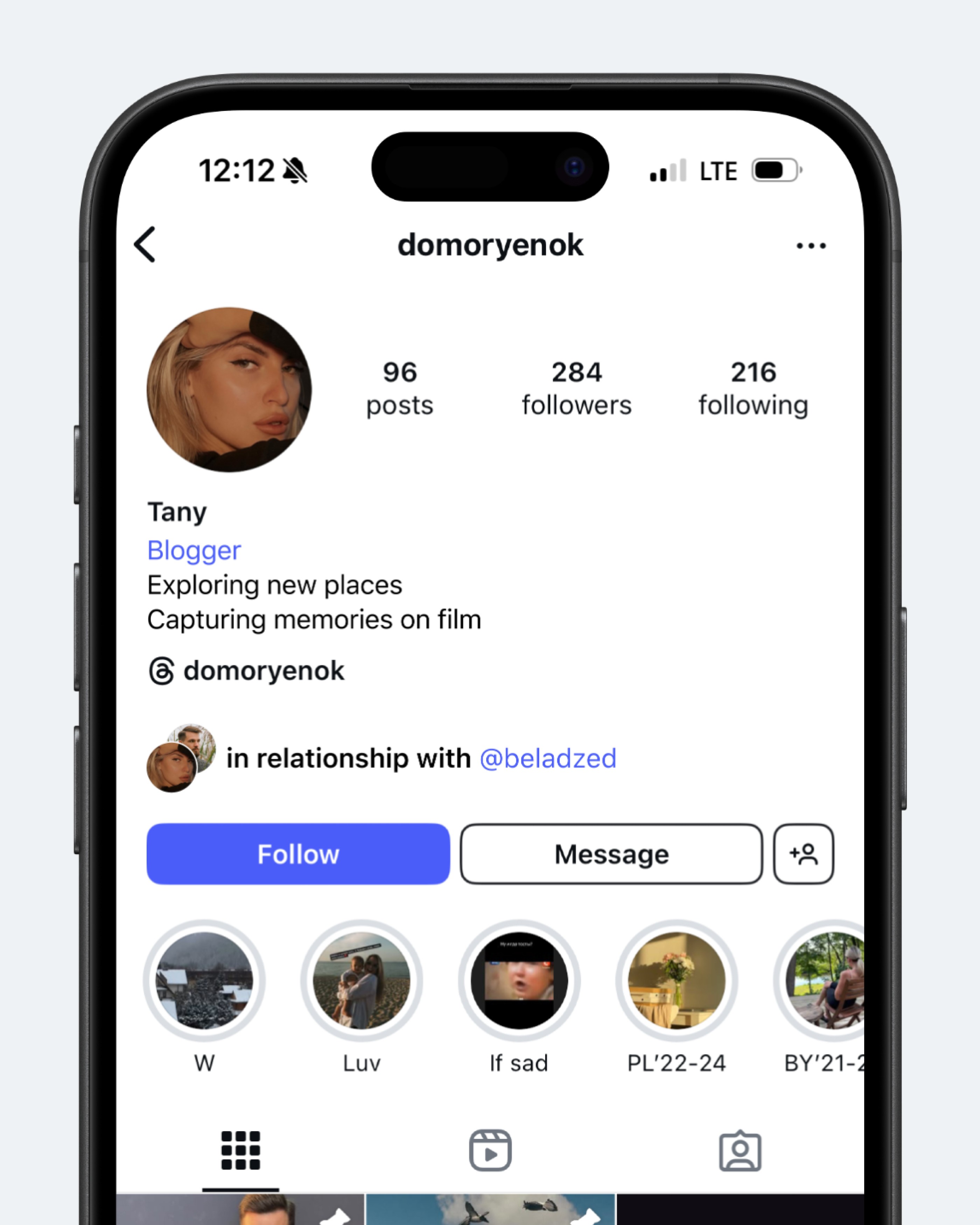 Концепт: профиль Instagram с статусом отношений в шапке под именем пользователя